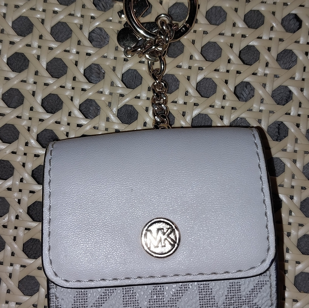 Michael Kors Jet Set I-buds Case In Cream